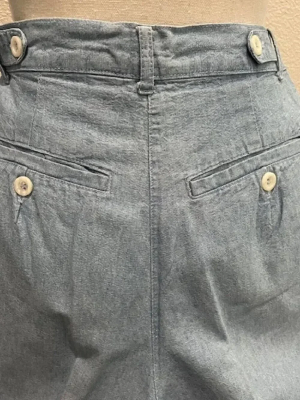 GAP • Vintage • high waisted pleated chambray shorts - Picture 3 of 12